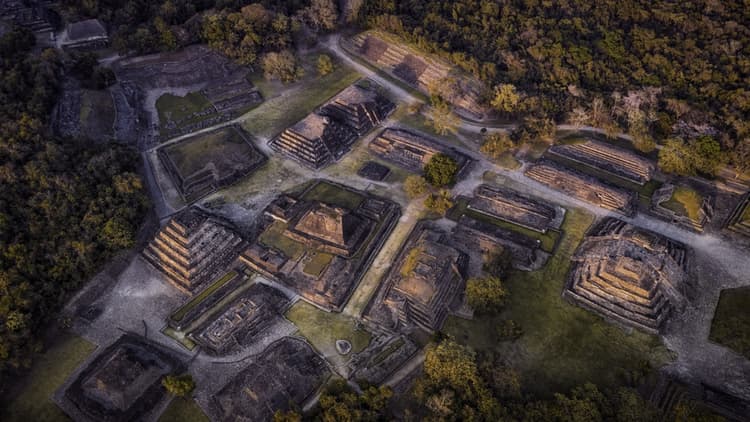 Vista de pájaro pirámides El Tajín