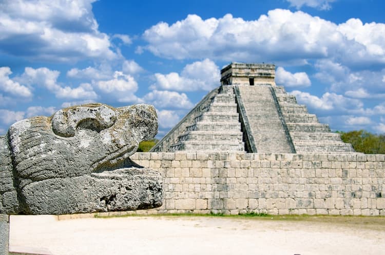 Representación dios Kukulcán