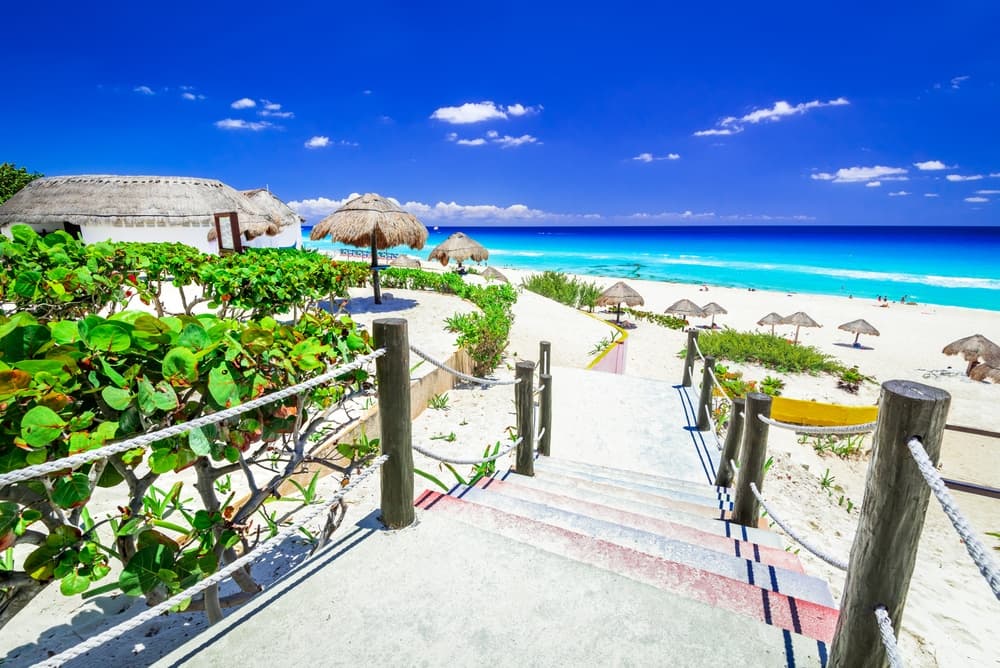 Cancun beach temperature