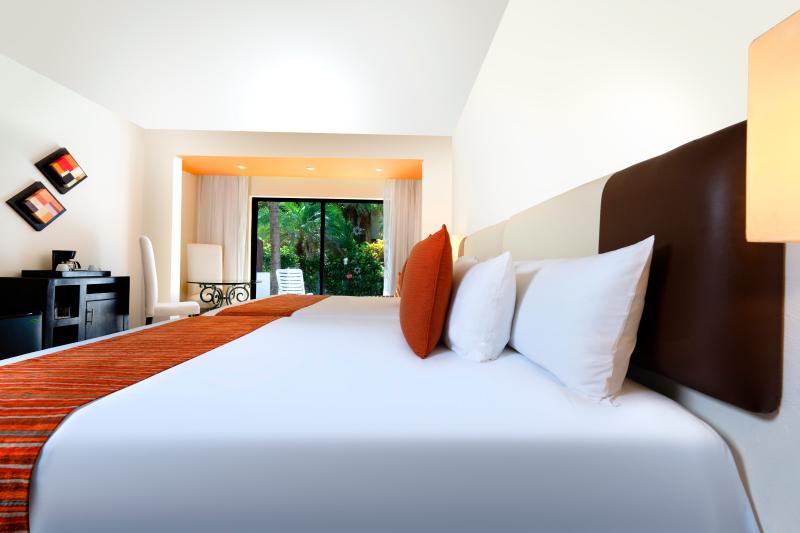 Grand Ocean Room with King Size bed and beautiful view in Hotel Grand Oasis Tulum