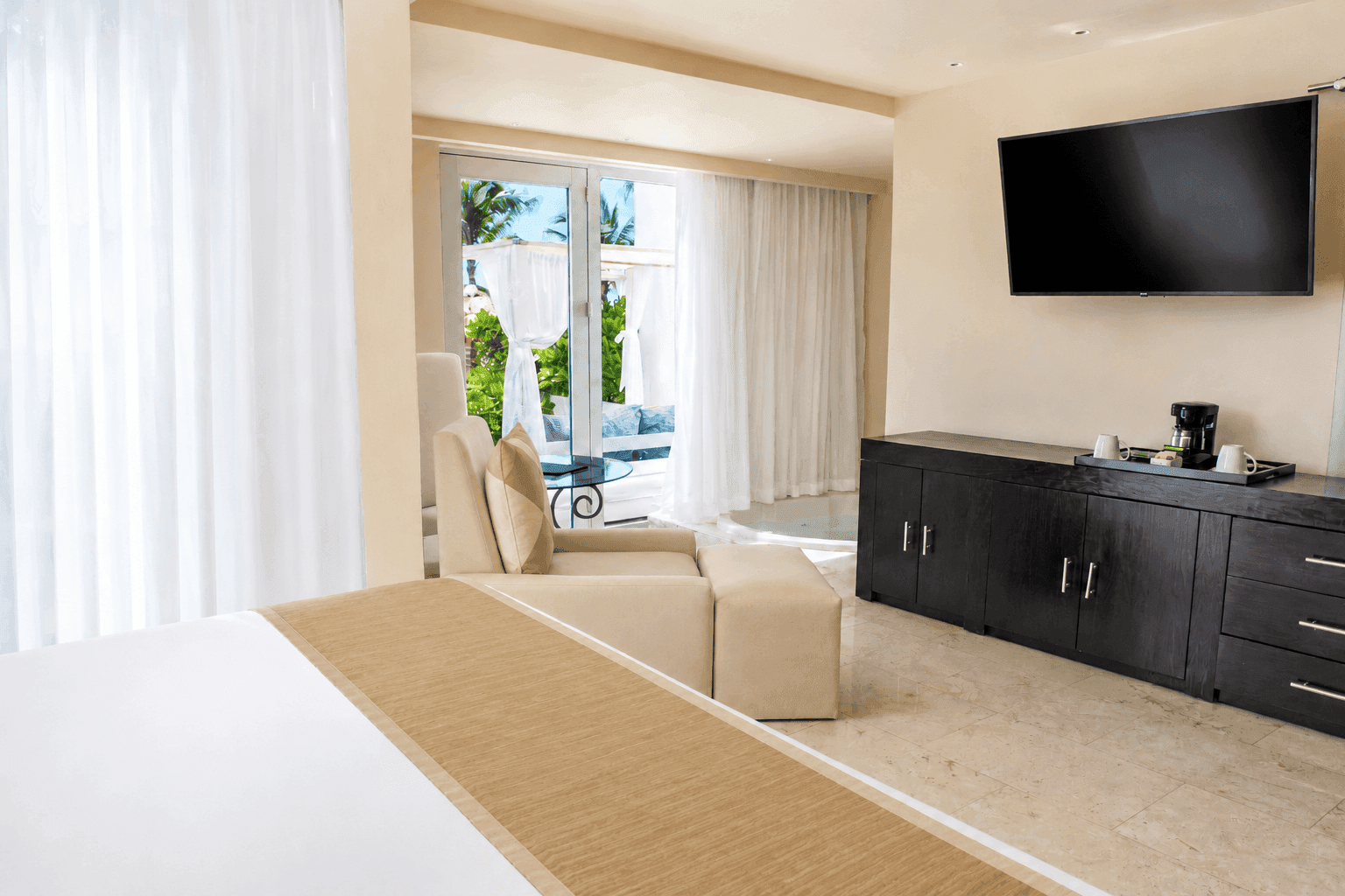 Junior Suite at The Sens Riviera (3)