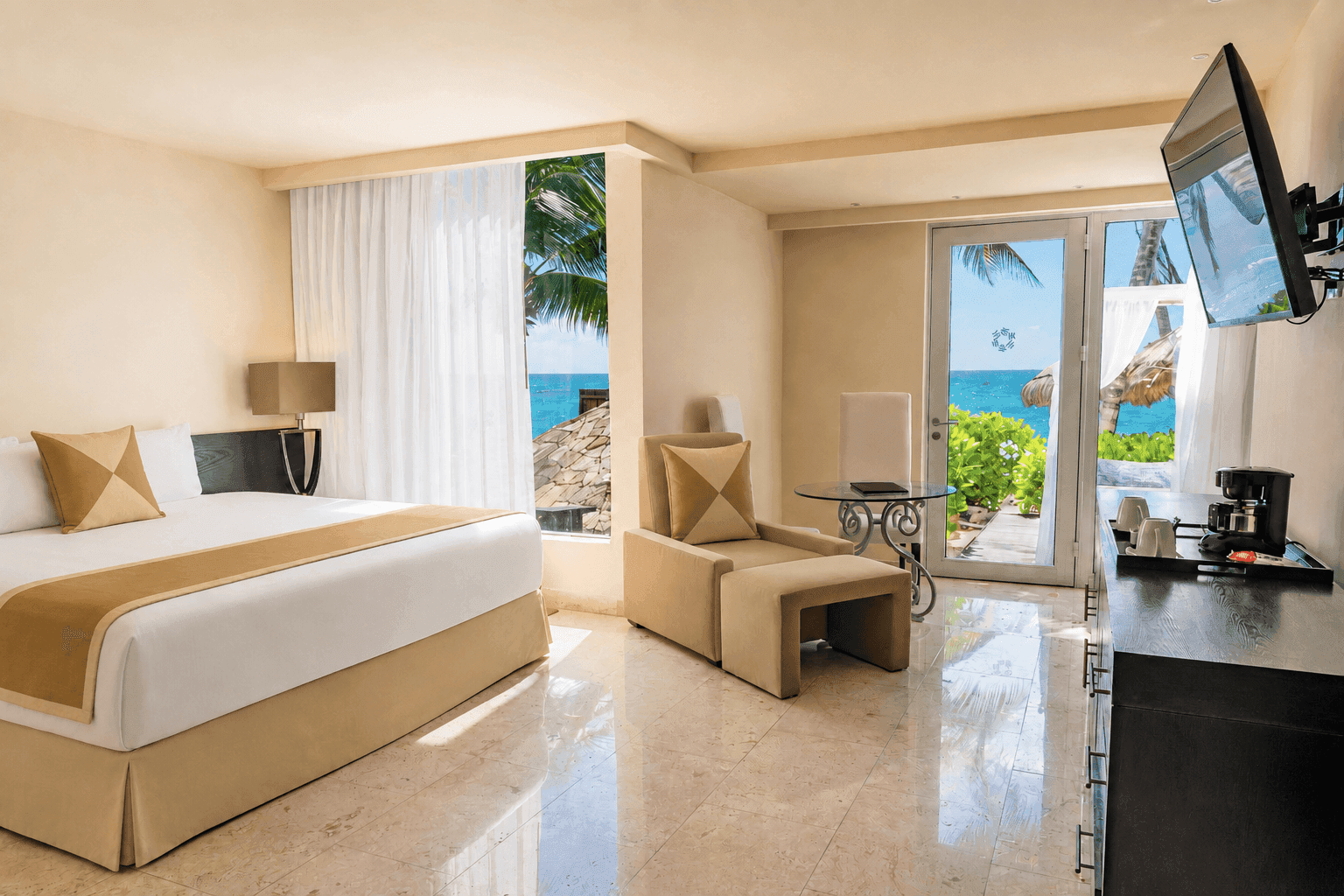 Junior Suite at The Sens Riviera (1)