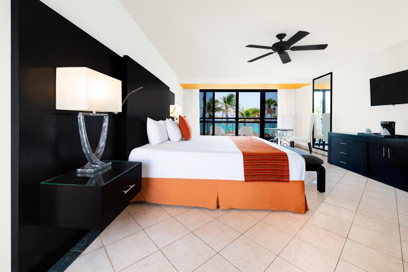 Grand Ocean Room with King Size bed and beautiful view in Hotel Grand Oasis Tulum