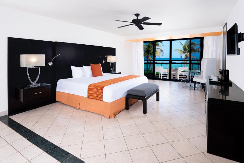 Grand Ocean Room with King Size bed and beautiful view in Hotel Grand Oasis Tulum